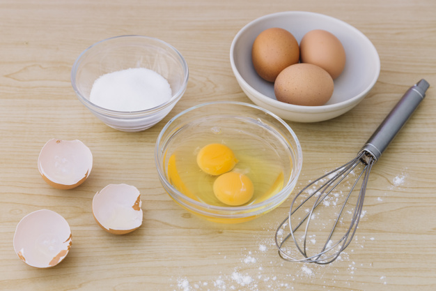 свіжі яйця | Секрети пишного бісквіта | Блог | Торт на замовлення