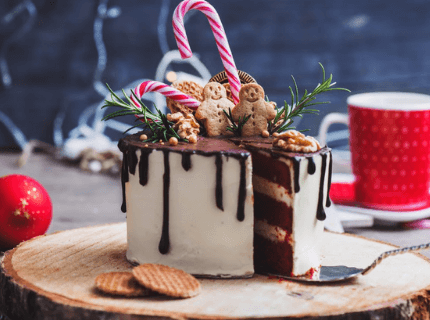 Декор торту на Новий рік з гілочками ялинки | Торт на замовлення у Львові