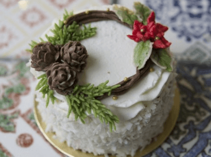 Декор торту на Новий рік з гілочками ялинки | Торт на замовлення у Львові